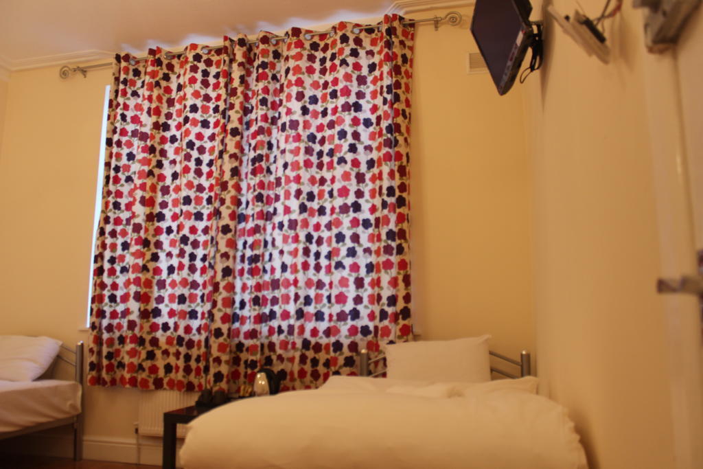 Avenue Inn Ίλφορντ Δωμάτιο φωτογραφία